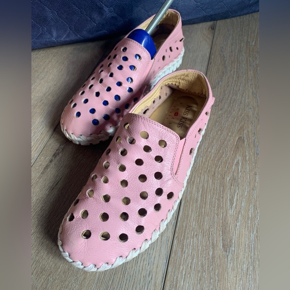 Pink Leather Kiss Kiss flats with cutout - Picture 2 of 12